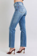 Load image into Gallery viewer, Judy Blue Run Vintage Wash Thermal Straight Jeans