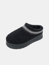 Load image into Gallery viewer, Embroidered Trim Platform Sherpa Boots