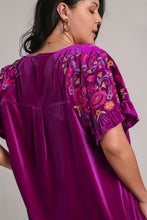 Load image into Gallery viewer, Velvet Embroidery Short Sleeve Blouse