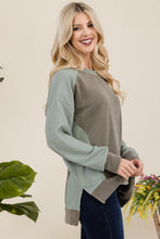 Load image into Gallery viewer, High-Low Contrast Round Neck Sweatshirt