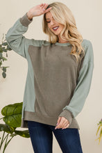 Load image into Gallery viewer, High-Low Contrast Round Neck Sweatshirt