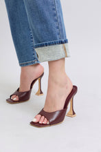 Load image into Gallery viewer, Judy Blue Run Vintage Wash Thermal Straight Jeans