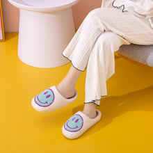 Load image into Gallery viewer, Smiley Face Slippers - White