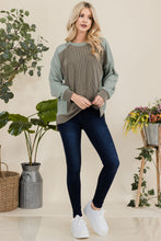 Load image into Gallery viewer, High-Low Contrast Round Neck Sweatshirt
