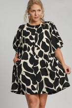 Load image into Gallery viewer, Two Tone Abstract Print Puff Sleeve Dress Plus Size
