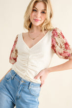 Load image into Gallery viewer, Floral Print Textured Sleeve Knit Top
