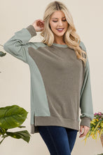 Load image into Gallery viewer, High-Low Contrast Round Neck Sweatshirt
