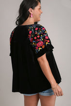 Load image into Gallery viewer, Velvet Embroidery Short Sleeve Blouse
