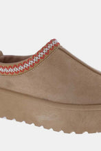 Load image into Gallery viewer, Platform Embroidered Trim Slip-On Boots
