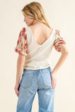 Load image into Gallery viewer, Floral Print Textured Sleeve Knit Top
