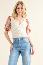 Load image into Gallery viewer, Floral Print Textured Sleeve Knit Top
