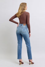 Load image into Gallery viewer, Judy Blue Run Vintage Wash Thermal Straight Jeans
