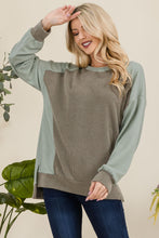 Load image into Gallery viewer, High-Low Contrast Round Neck Sweatshirt
