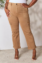 Load image into Gallery viewer, Risen High Waist Straight Jeans with Pockets
