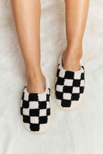 Load image into Gallery viewer, Checkered Print Plush Slide Slippers
