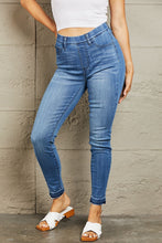 Load image into Gallery viewer, Judy Blue Janavie High Waisted Pull On Skinny Jeans
